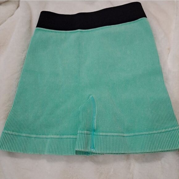 Zenana Ribbed Bicolor Shorts - Picture 2 of 4